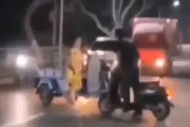 闹大了！女子被男子一脚踢晕，现场画面曝光后引爆网友热议图片