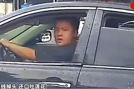 太解气了！嚣张车主压双实线掉头骂人，下一秒就惨遭报应撞上宝马图片