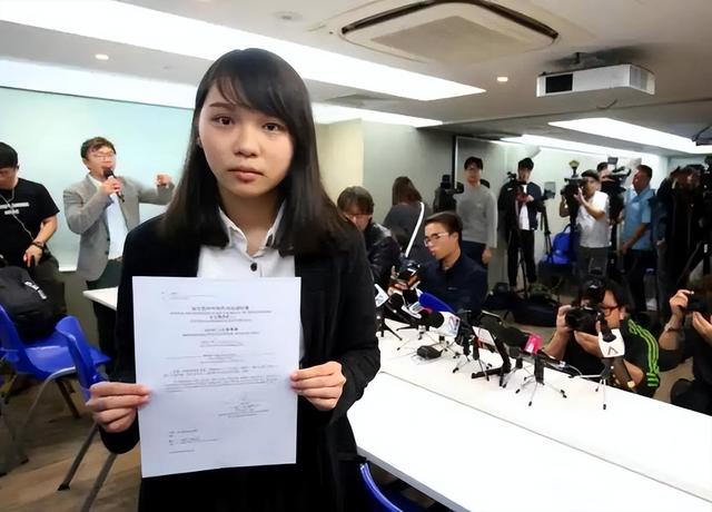 “乱港分子”周庭：弃保潜逃加拿大，扬言“永不回国”，如今怎样