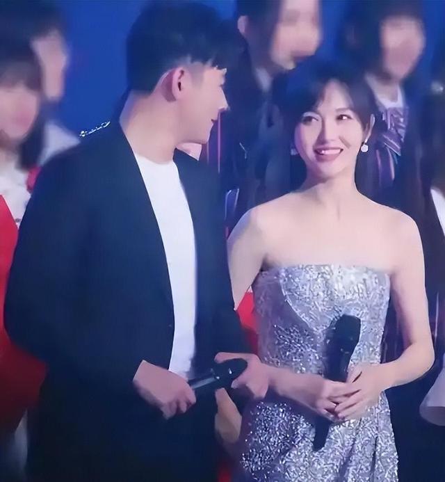 婚变传闻后，罗晋携任素汐与母亲去祈福，撕碎了唐嫣最后一丝体面