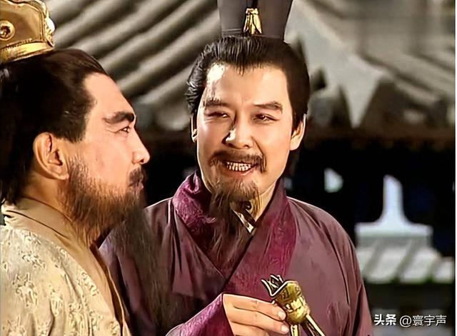 曹操设青梅宴论英雄，刘备惊落筷子掩野心，乱世枭雄的博弈藏智慧