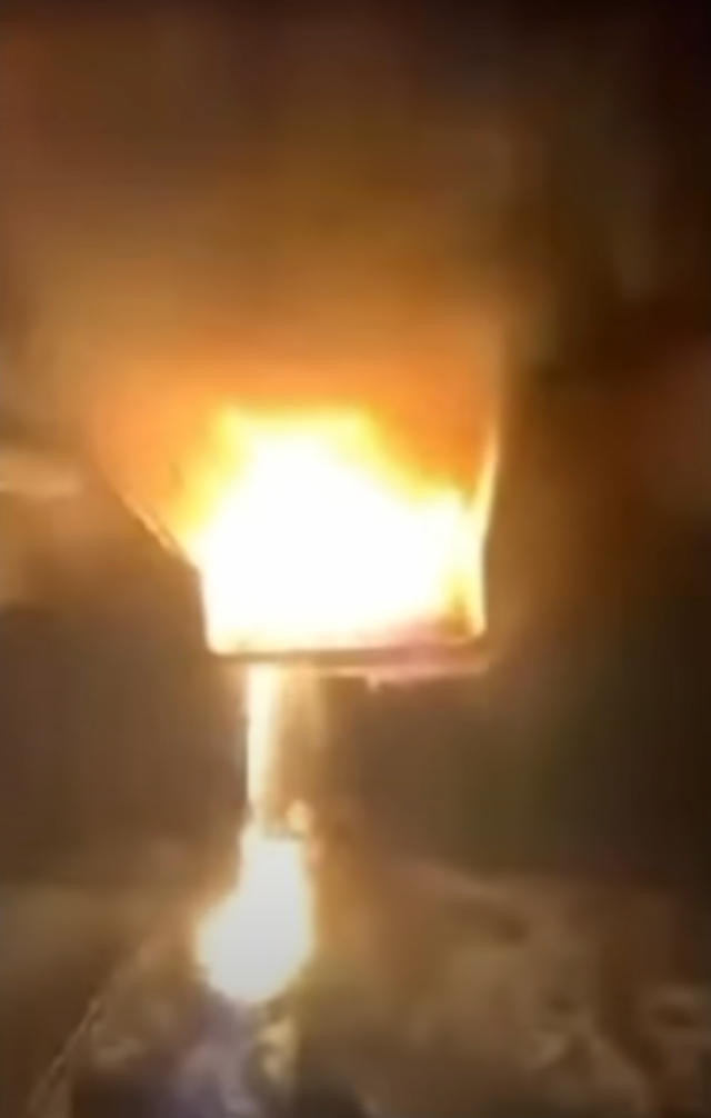 战火烧进俄腹地！乌游击队潜入机场深夜徒手纵火，烧没2架苏-30