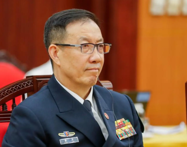 董军发统一强音，为跟中方谈，美媒放出消息，特朗普叫停对台军援