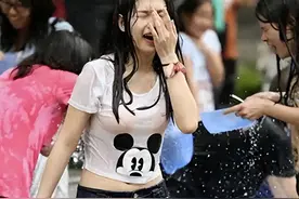 反转！云南泼水节打架后续：男子拿高压水枪乱喷，当事人称有隐情图片