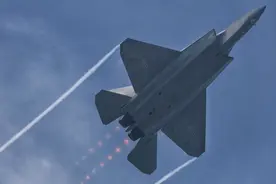 歼35一言不合开加力！拉出漂亮马赫环垂直爬升，为何不如苏57精彩图片