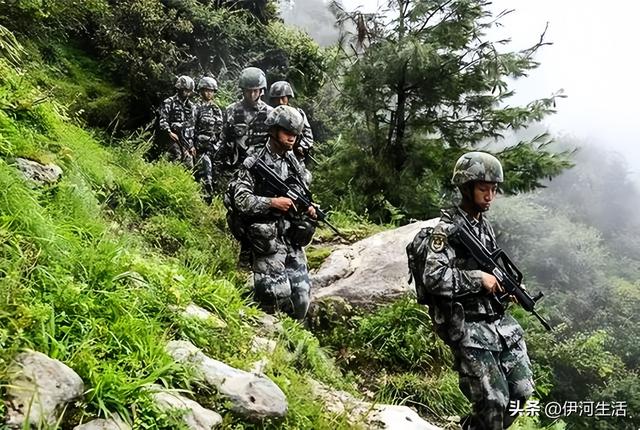 07年回老部队，当团长的战友热情招待我们吃住，没想到当众教训我