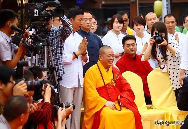 少林寺总裁释永信被带走调查！被曝敛财数十亿、豪车娶妻生活奢靡