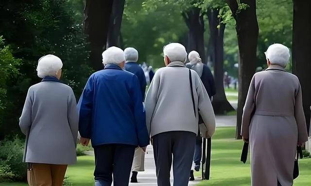 中国将迎人口死亡高峰！22年1041万，23年1100万，去年死亡多少？