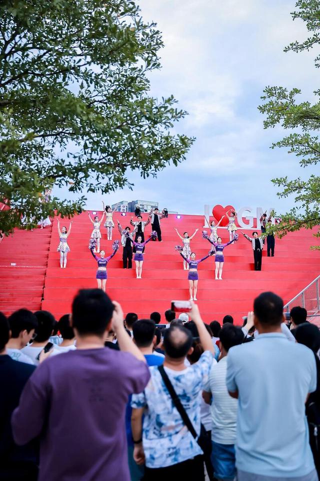 2025如虹嘉年华“动感”正燃！深圳虹桥公园成双节假期热门打卡地