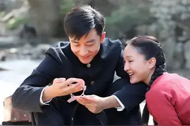 黄轩再也不文质彬彬了，他放飞自我，路子越来越野图片