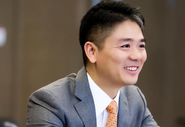 刘强东父母住哪里？京东开发的新新家园，直系亲属多在这住别墅