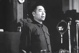 国歌有一句话引发争议，连作词者都想改，为何周总理却鼎力保留？图片