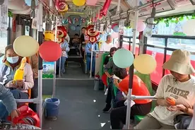 乌鲁木齐有了“解压公交”！周末及节假日出行，快来预约体验吧→图片