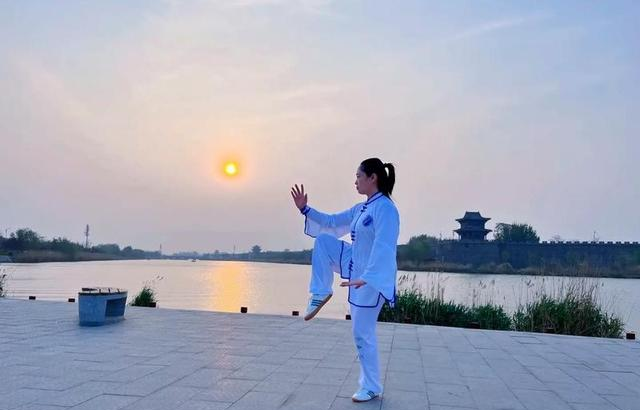 太极猫行步总踩重？3步核心+3细节，走得轻又稳