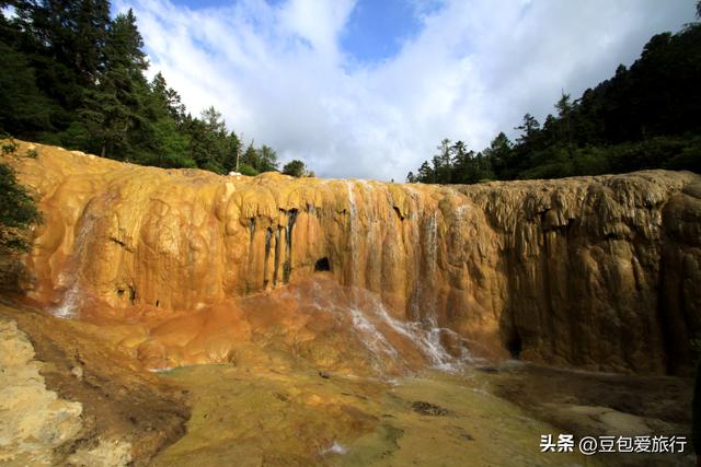 阿坝漫游记：雪山花海与羌寨古寺的十六次心动
