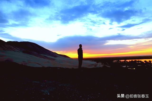 新疆图木舒克盐山秋季