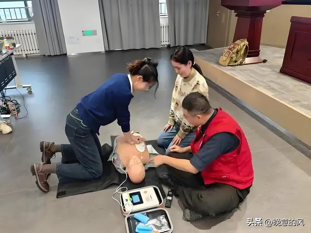 急诊室救命地图曝光！67%的人不知道：AED藏在医院这些角落