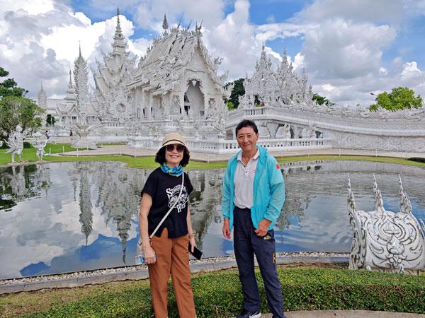 泰国旅游：清莱观瞻温泉白蓝黑三庙行（图）