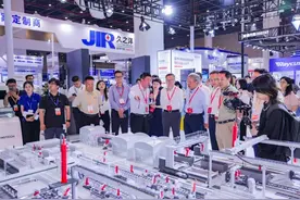 企业家追光·探馆之激光专场——探寻多维技术空间，听激光大咖现场炫技图片