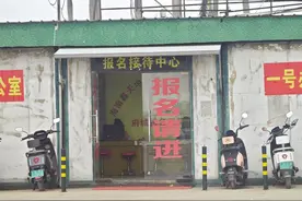 45天快速拿证？海口一男子报名学车：两个月了，方向盘都没摸，退费要扣六千……图片