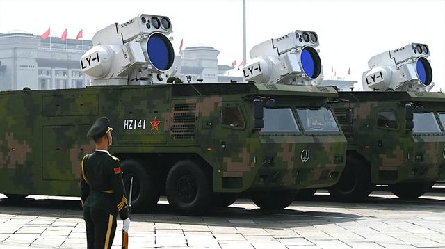 北京大阅兵后，外媒收到最新情报，美国为中国准备了12个秘密武器