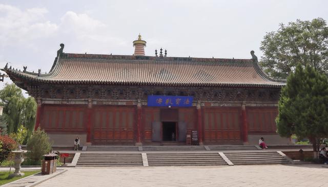 西夏皇家寺庙，35米绝美卧佛，国内仅存900年保留完好