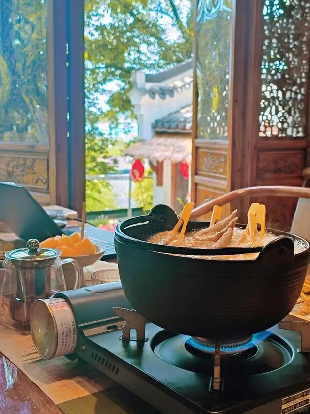 烟火漫石泉，山水寄长情