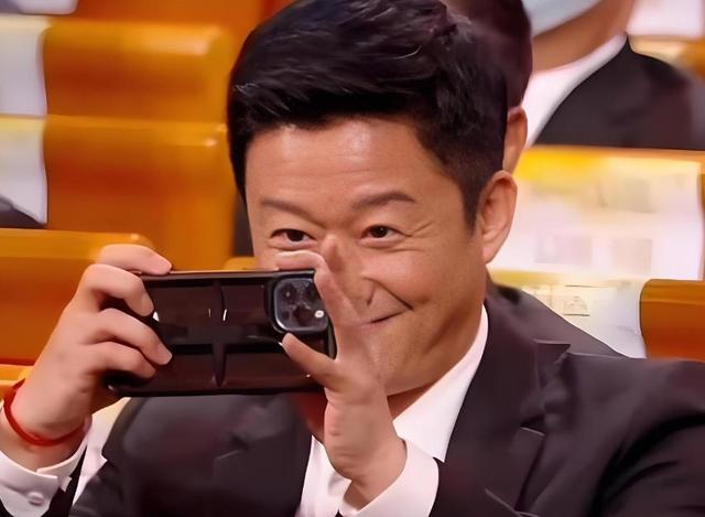 破防了！"假爱国"风波3年，51岁吴京人财两空，而他受邀观礼阅兵