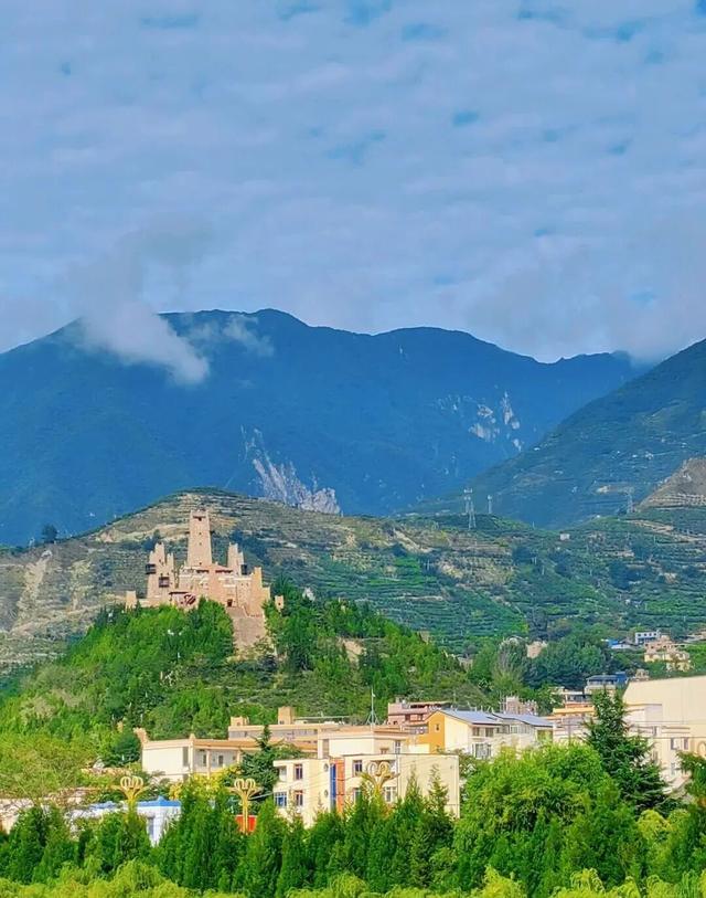 【美丽四川】茂县：云朵上的羌寨 夏日避暑天堂‖柳红樱