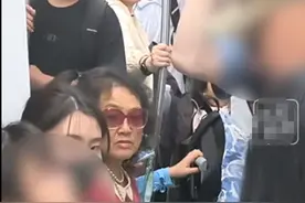 老人强迫女孩让座后续来了！警方介入：65岁老人被拘留！活该！图片