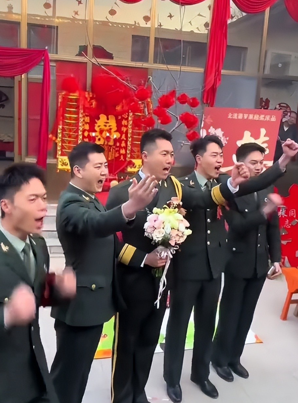 张自轩婚礼现场	，新娘很强势两次拒绝他的亲密动作，岳父实力不菲