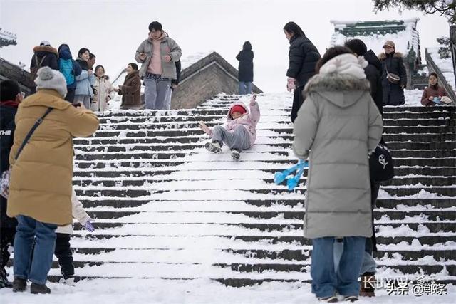 雪落丛台梅更香！
