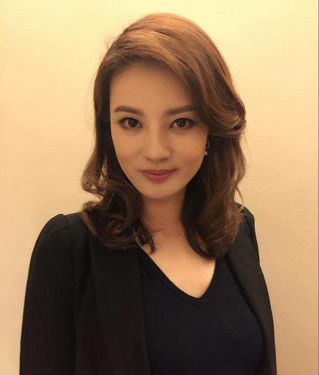 央视最惨女主持，男友判死缓，丈夫惨死狱中，48岁又被释永信牵连