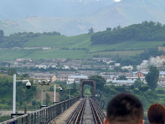 探秘东北第一国门：一座桥，两重天地，半部抗美援朝史