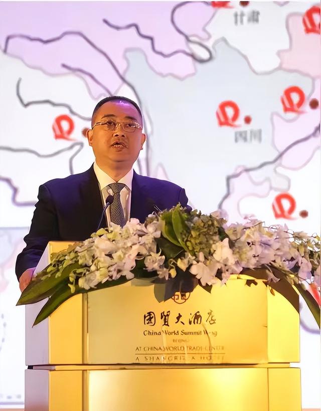 蛇鼠一窝！恒大二把手夏海钧的美国邻居，竟是另一个逃跑富豪