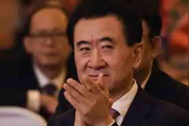 王健林被500亿抄底，王思聪卖20块钱牛排，首富家也接地气了？图片