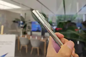 华为Pura70 Ultra抓拍时速300Km/h高铁，前1秒糊了后1秒见证奇迹！图片