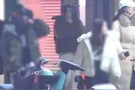 刘涛带儿女聚餐，16岁紫嫣气质像妈妈，但体型随爸比弟弟要矮一头图片