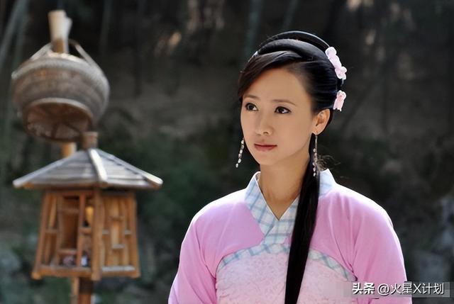 她出身清华大学，因拍三级片与父母决裂，如今不让女儿进娱乐圈