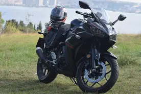 12 款最令人难忘的雅马哈 R 系列摩托车图片