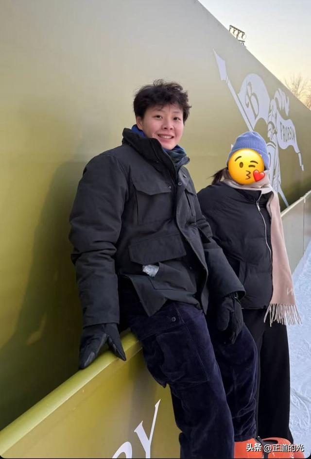 全红婵晒自拍 五官长开了 看着更文静了 和好友在一起好放松好开心