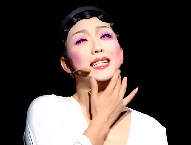 这一次，47岁的"跳梁小丑"李玉刚，如今已彻底走上了另一条道路