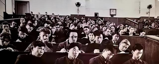 1985年，一场误判让中国付出上万亿的代价，一代巨星抱憾而终