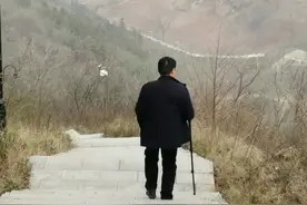 丧偶老人的情感需求，也需要被关注，别遗忘了家里那个孤独的老人图片