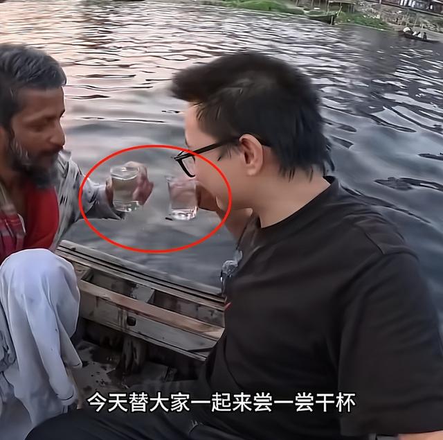 中国小伙在印度干了一杯恒河水，高烧三天全身肿胀，直言千万别喝