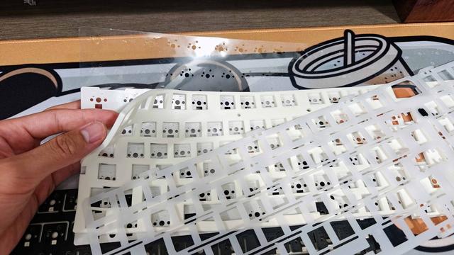 雷柏V700DIY-98拆解：7层消音+凯华定制快银轴，机械键盘卷疯了！