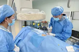 轻松“拿捏”腰腿痛 济南市莱芜人民医院DSA引导下椎间盘射频消融术图片