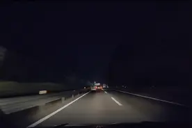 晚上开车要掌握4个安全技巧，新手司机一定要了解，很管用图片