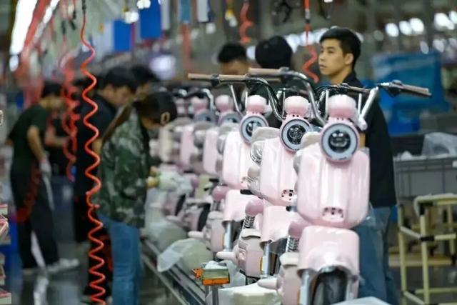 55岁以上车主笑了！不用驾照，这4种电动车就能上路，车主放心骑