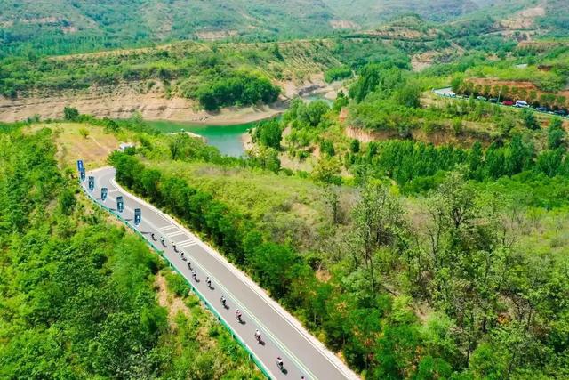 风情满眼秋色中 (杨水河)